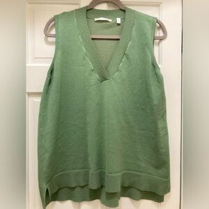 Women’s XL sweater vest by Cyrus.